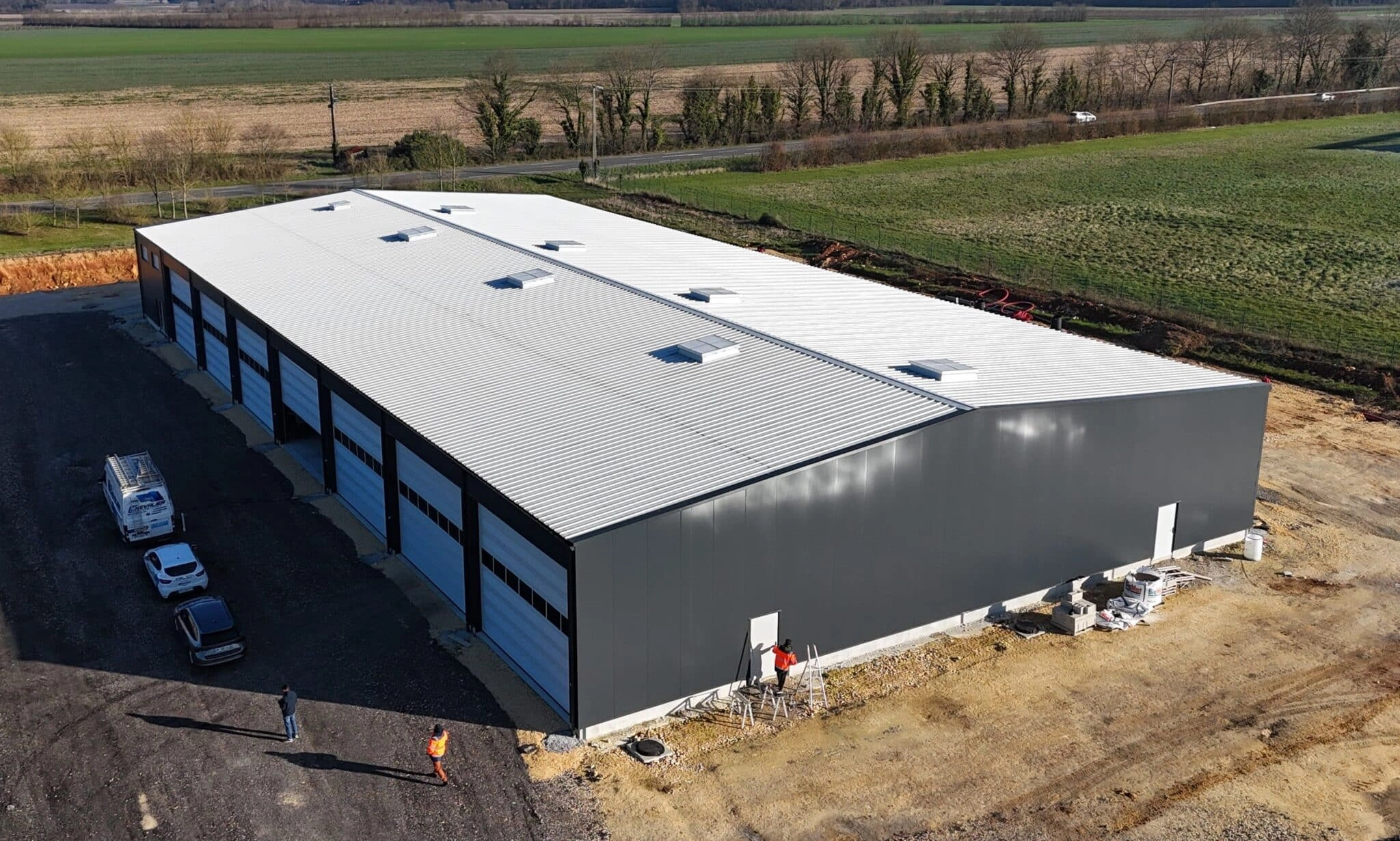 Entrepôt stockage engins de chantier – Activité TP – 1850 m2
